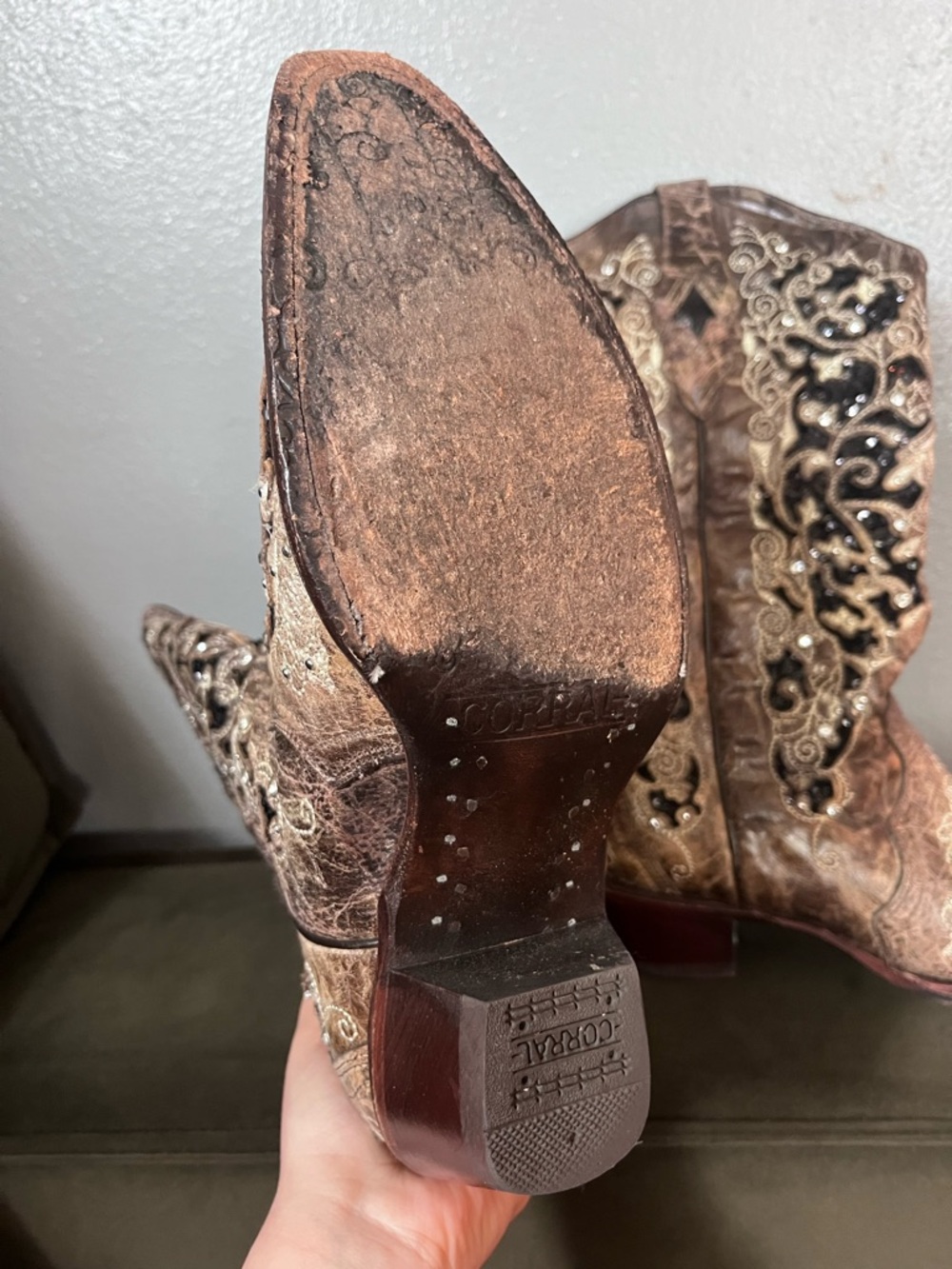 Corral Brown Distressed Embroidered Western Boots with Black Appliqué - Picture 7 of 10